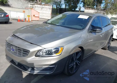 2015 Volvo V60 T5 Platinum из США, поврежденный, VIN YV140MEM7F1260882